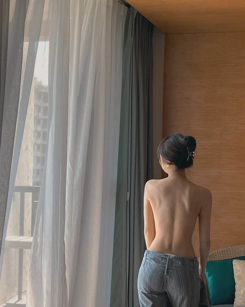 李菲儿晒后背图片太好看了_1