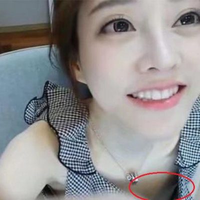 冯提莫直播间换装被封之前就差点走光