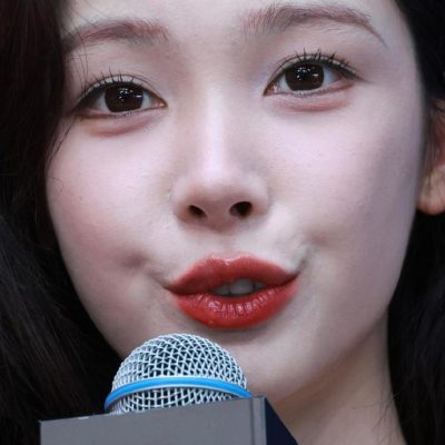 高清原生怼脸拍摄的易梦玲生图