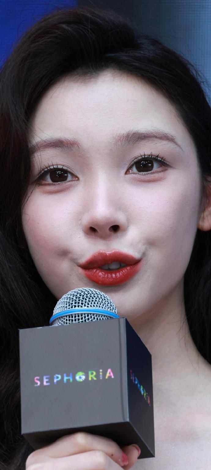 高清原生怼脸拍摄的易梦玲生图_5