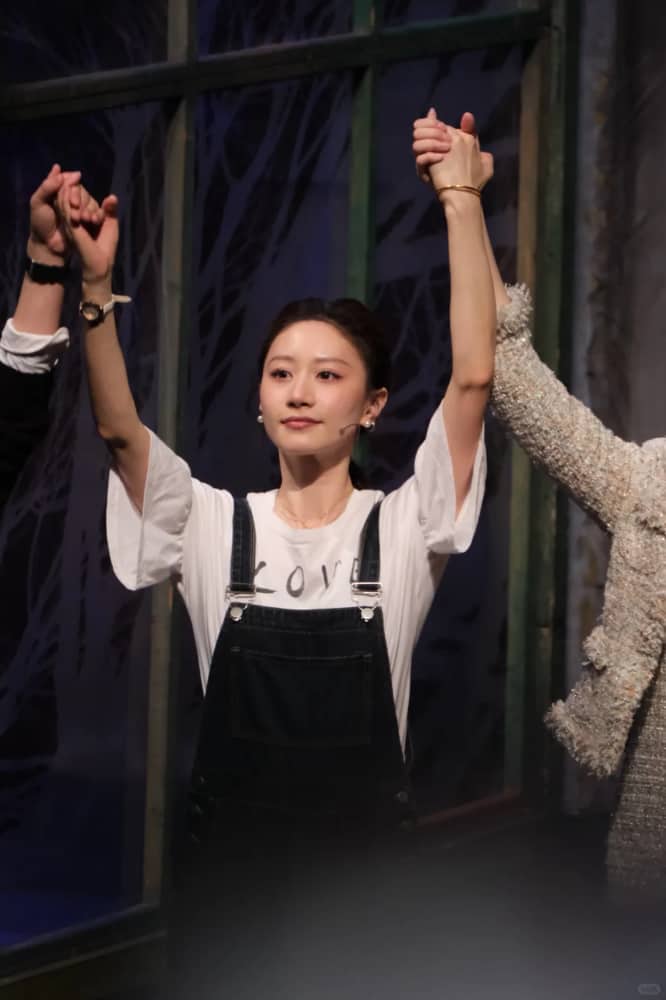 文章女朋友凤莉水中之书照片，李小冉长得真的像！_1