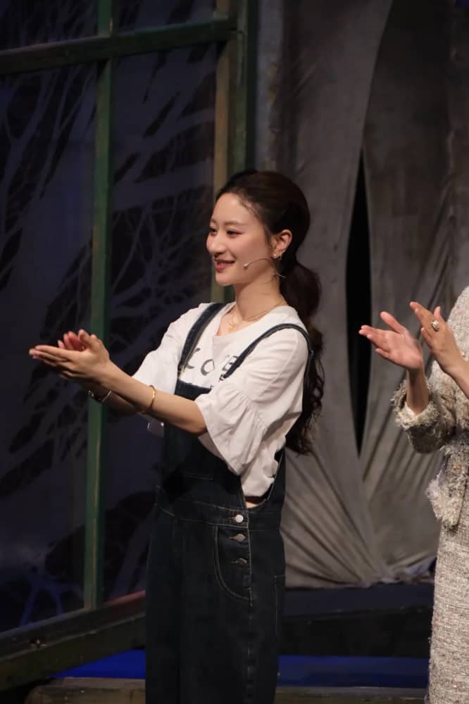 文章女朋友凤莉水中之书照片，李小冉长得真的像！_2