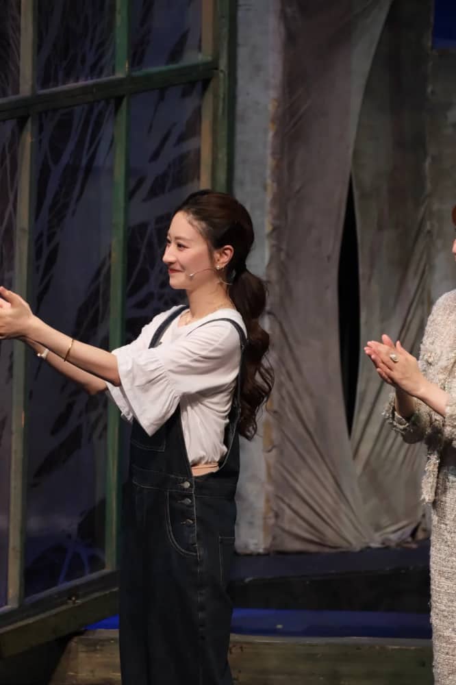 文章女朋友凤莉水中之书照片，李小冉长得真的像！_3