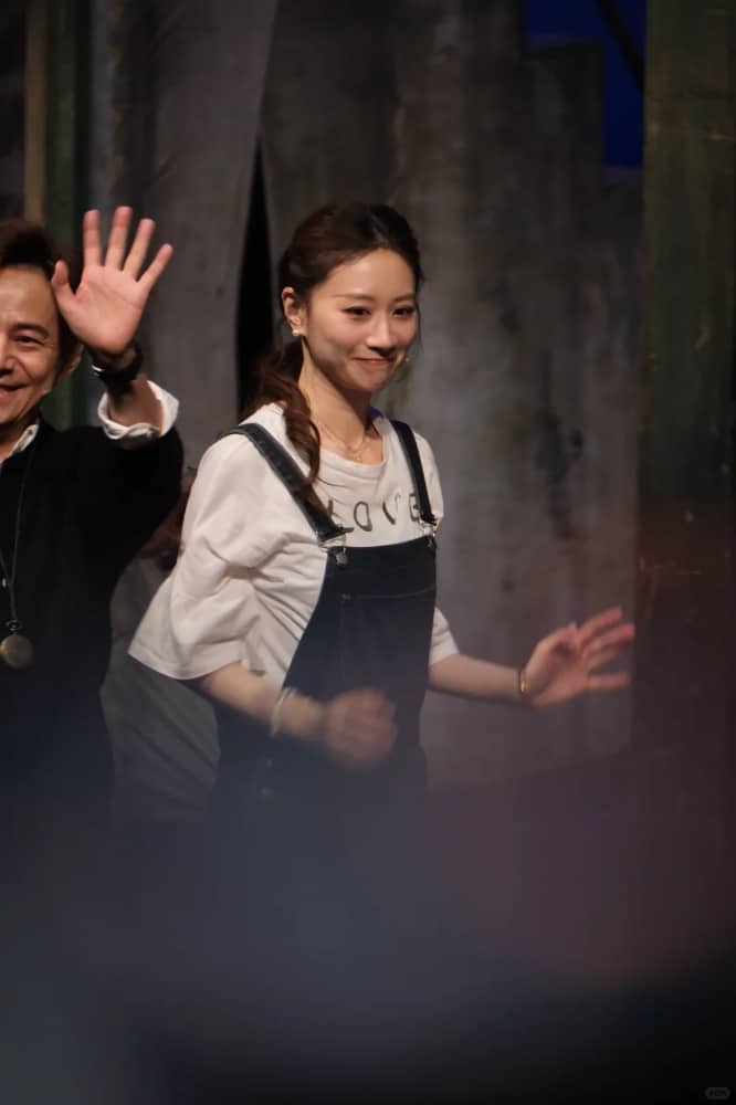 文章女朋友凤莉水中之书照片，李小冉长得真的像！_4