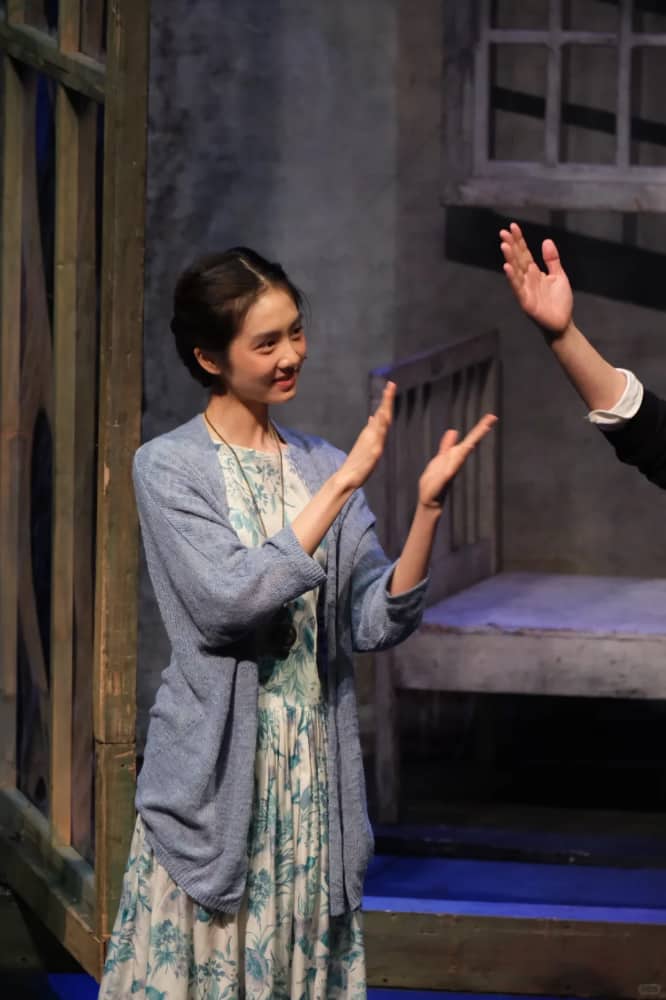 文章女朋友凤莉水中之书照片，李小冉长得真的像！_5