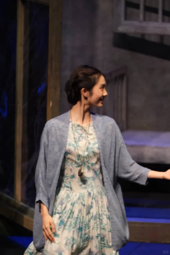 文章女朋友凤莉水中之书照片，李小冉长得真的像！_6